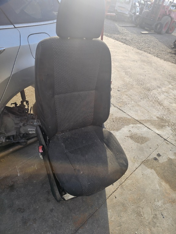 Scaun stanga fata Mercedes Sprinter W906 an 2009 din dezmembrări