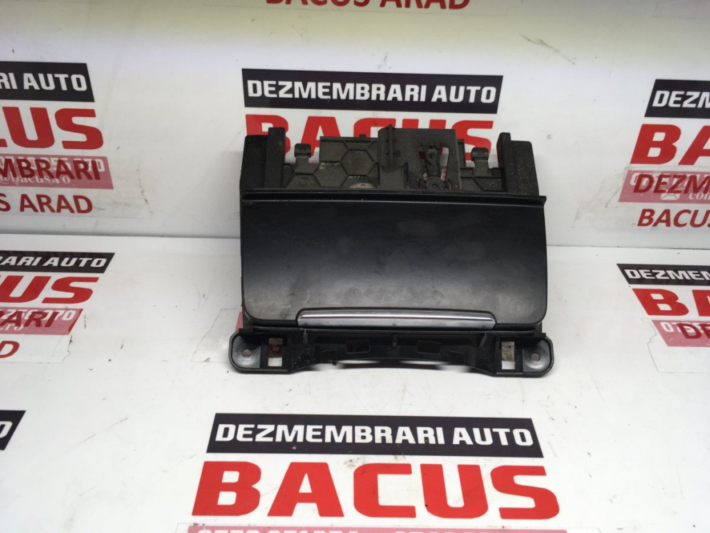 Scrumiera bord Audi A4 B8 cod: 8k0857951