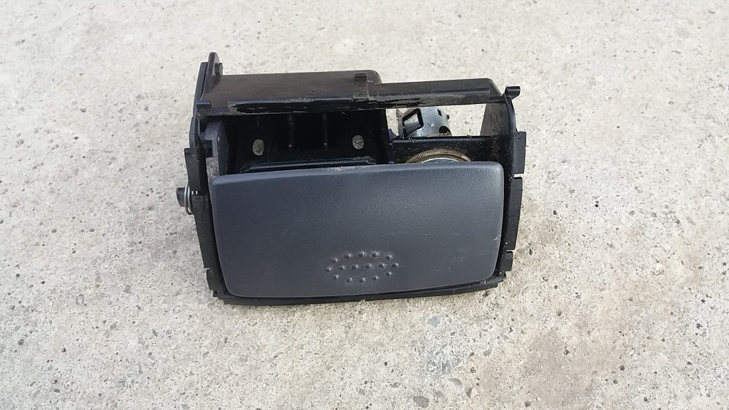 Scrumiera Mercedes W168 A-Class(doua modele)