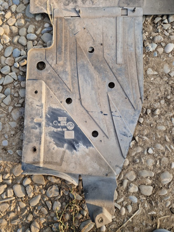 Scut BMW Seria 3 F30 F31 Cod 7258049