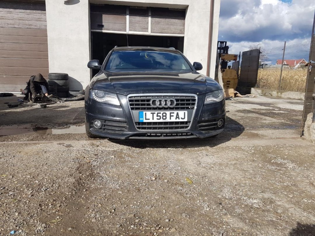 Scut motor plastic Audi A4 B8 2010 combi 2.0tdi