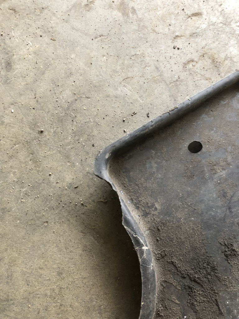 Scut motor plastic Kia Ceed - Motorina 2