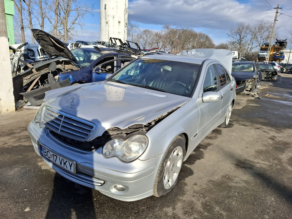 Scut motor plastic Mercedes C-Class W203 2005 berlina 2.2 cdi C200 646963