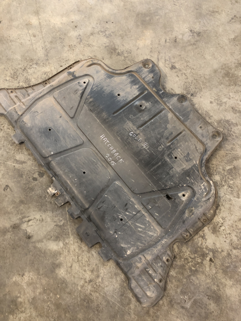 Scut motor plastic Volkswagen Golf 7 Hatchback 2015, CU DEFECT