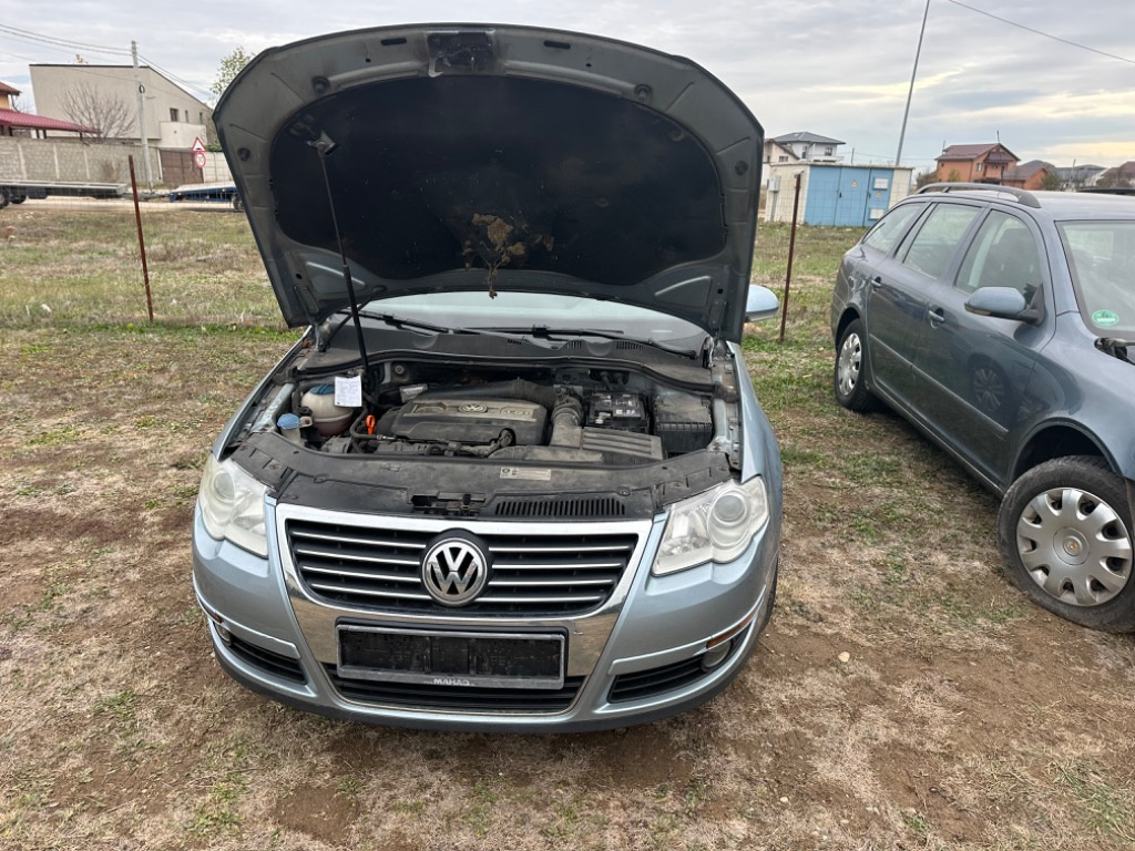 Scut motor plastic Volkswagen Passat B6 