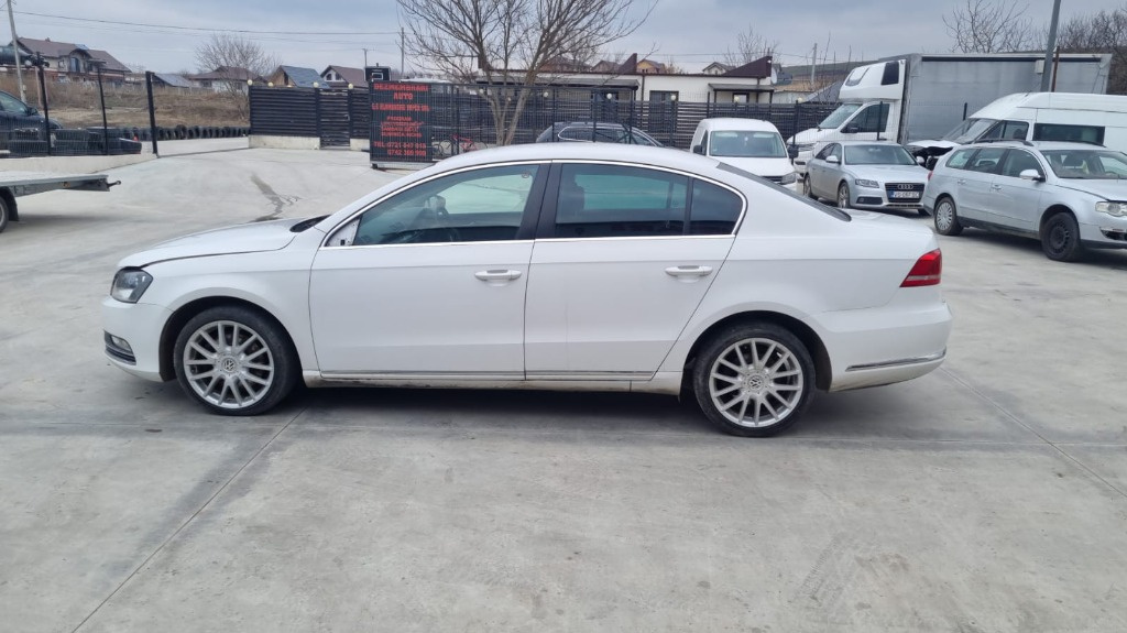 Scut motor plastic Volkswagen Passat B7 2012 berlina 2.0 tdi