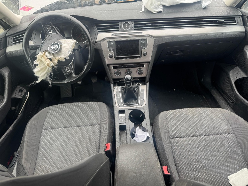 Scut motor plastic Volkswagen Passat B8 