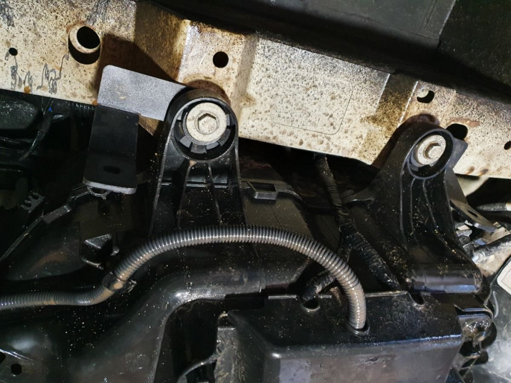 Scut rezervor AdBlue metalic Ford Transi