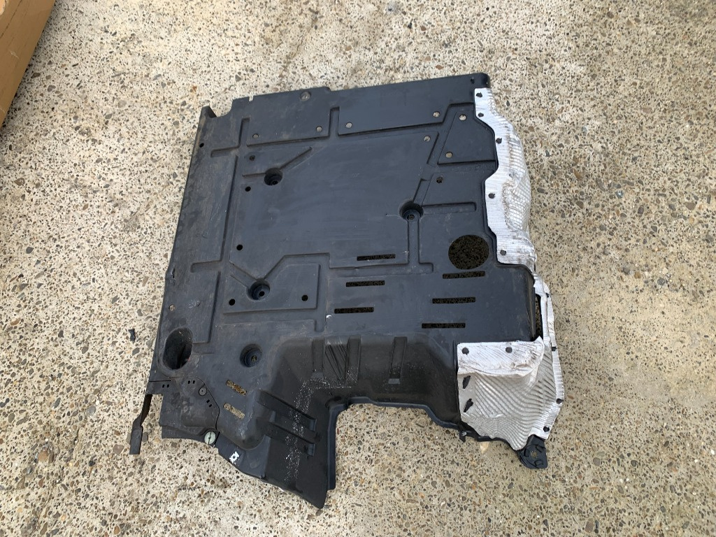 Scut VW Transporter T6 2021 7LA825205F 7LA 825 205 F