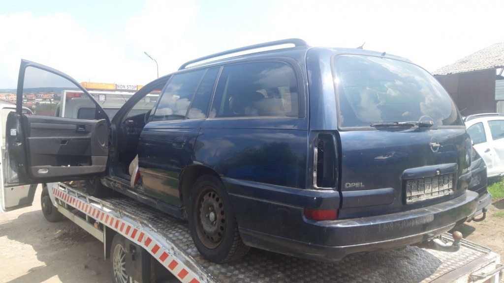 Se dezmembrez Opel Omega 2 2.2dti in Cluj