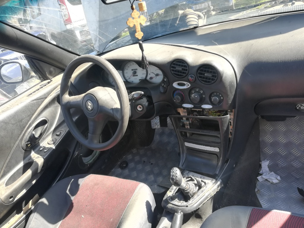 Se dezmembrez Hyundai coupe motor 1.6i 16valve an fabricație 2001