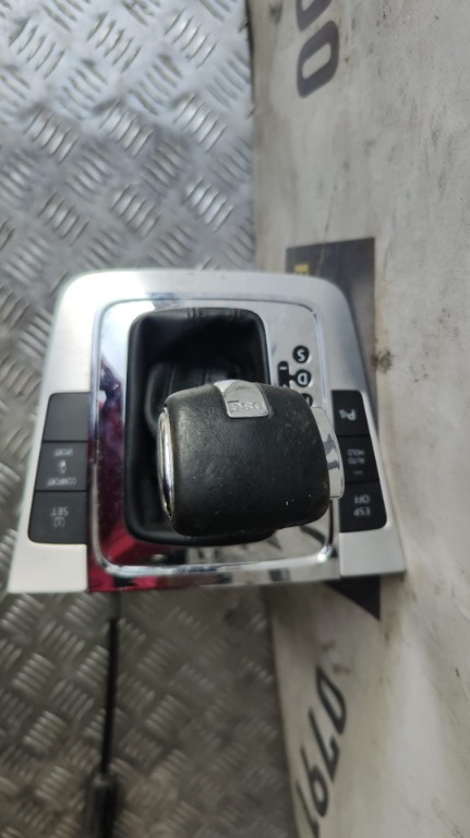 Selector viteze Vw Passat CC 2.0 TSI cod motor CCZA ,transmisie automata MLZ , an 2010 cod 3C1713203A