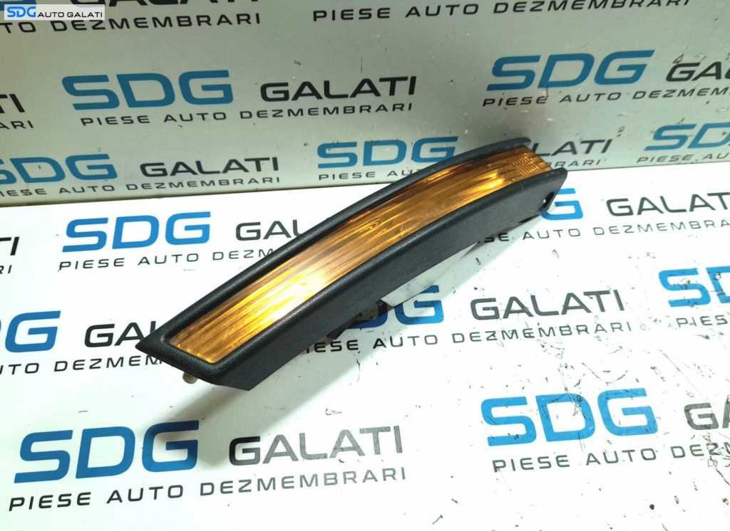 Semnalizare Dreapta din Bara Spoiler Fata Volkswagen Passat B6 2005 - 2010 Cod 3C0953042J [N0345]