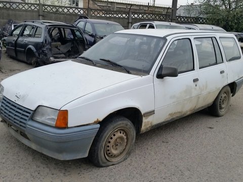 Semnalizatoare fara - Opel Kadett 1.6 d, an 1986
