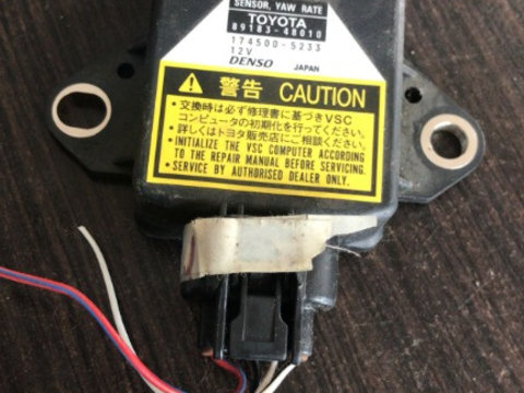 Senzor acceleratie laterala pentru Toyota Rav 4 cod 8918348010