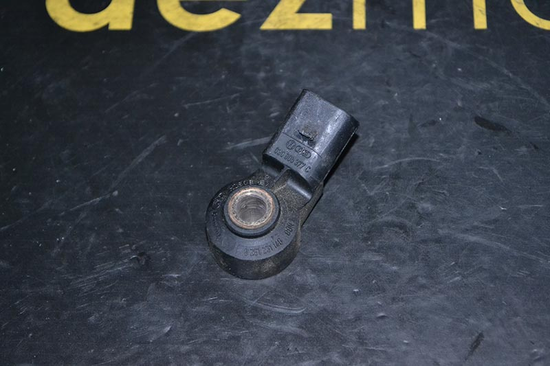 SENZOR BATAI / DETONATIE VOLKSWAGEN GOLF 5 2004 HA