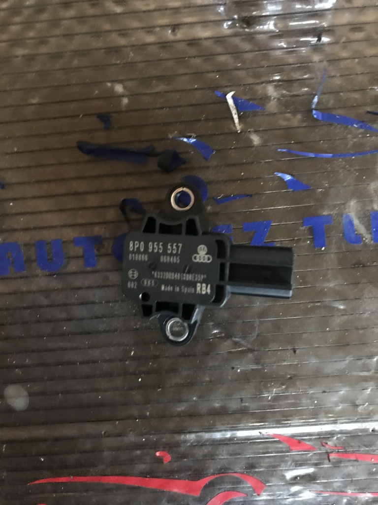 Senzor impact Audi A4 B7 8P0 955 557