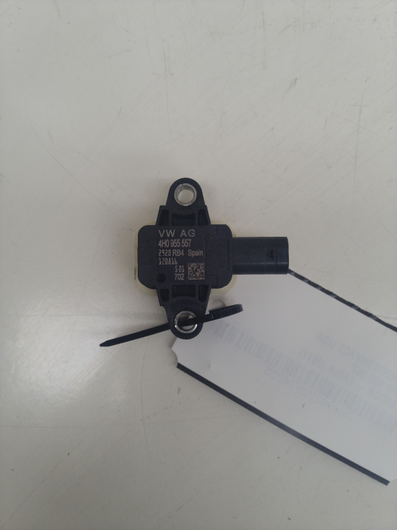 Senzor impact usa Skoda Fabia an 2017 cod piesa 4H0955557