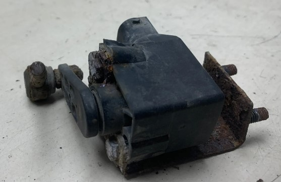 Senzor inaltime suspensie fata Mercedes C Class W203