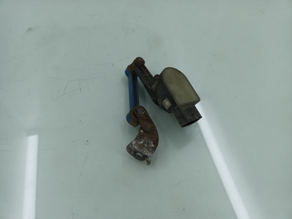 Senzor nivel balast stanga spate Audi A4 B7 BPW 2004-2008 8E0907503 DezP: 13298