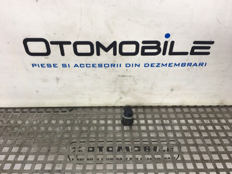Senzor parcare bara spate VW Jetta: 5C6919275A [Fa