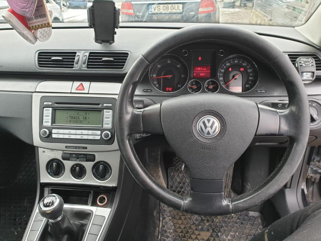 Senzor parcare fata Volkswagen Passat B6