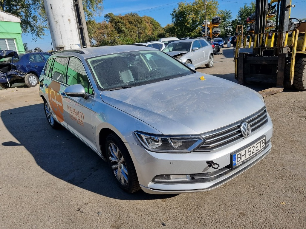 Senzor parcare fata Volkswagen Passat B8
