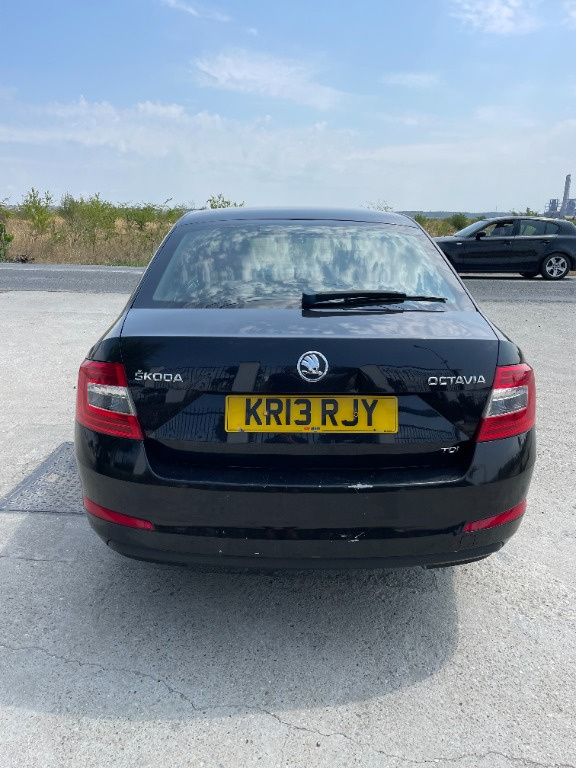 Senzor parcare spate Skoda Octavia 3 201