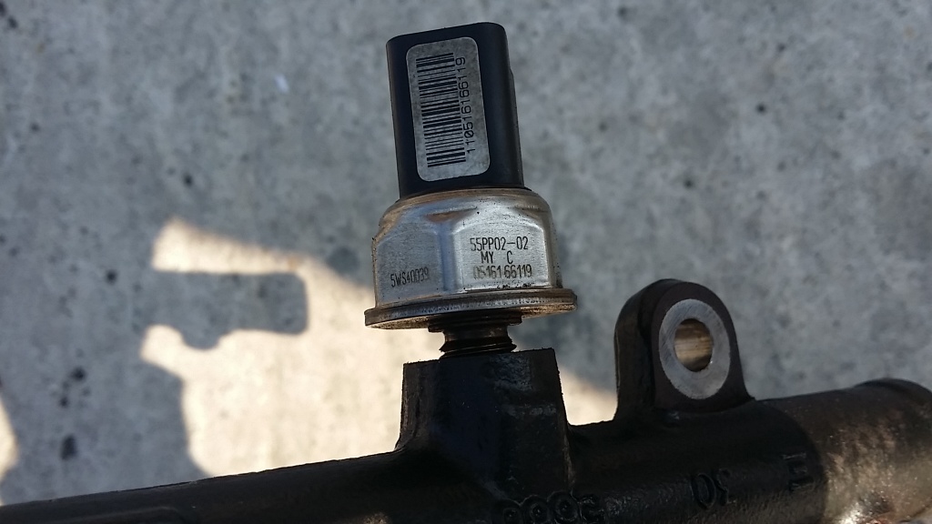 Senzor presiune combustibil Peugeot 407 2.0 HDi SIEMENS sau DELPHI