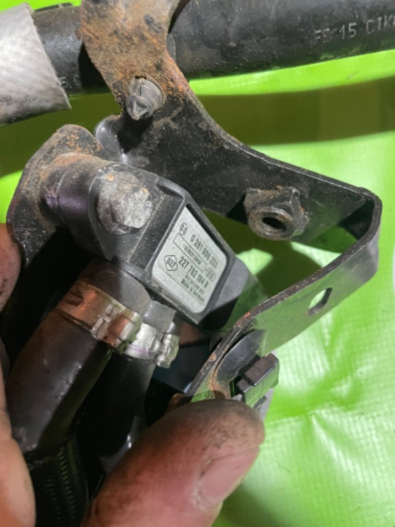 Senzor presiune evacuare 1.5 dci k9ka636 renault scenic 3 0281006252