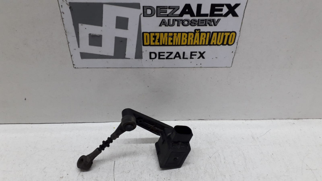 Senzor suspensie dreapta fata Land Rover cod RHQ500061