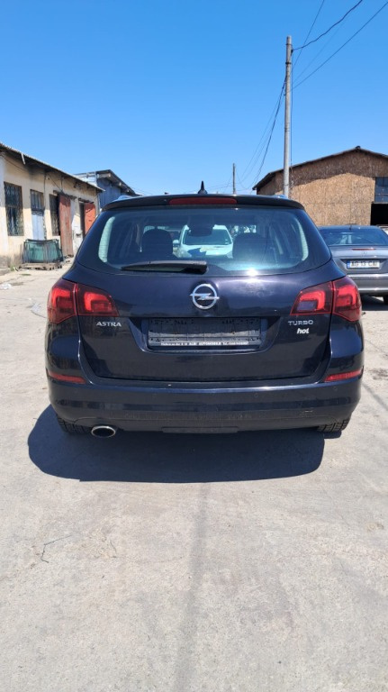 Senzori parcare + cablaj bara spate Opel Astra J combi an 2011