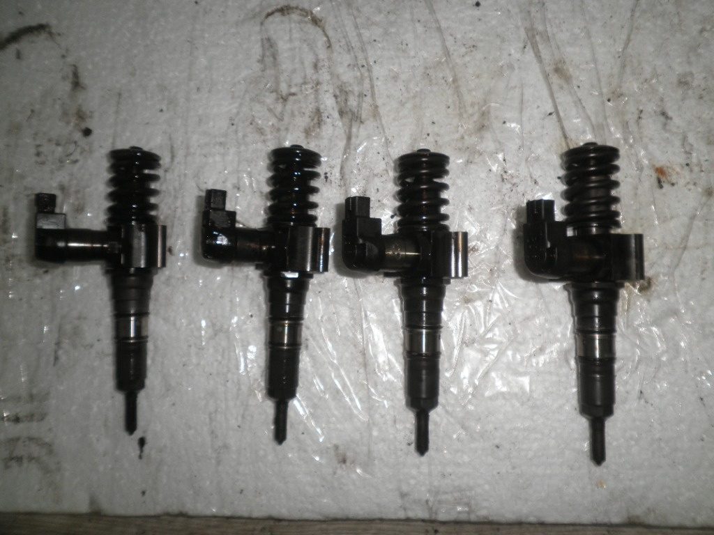 Set 4 injectoare VW Passat B6, Golf 5, Audi A3 8P, 2.0 TDI 03G130073T