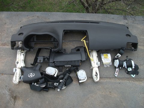 Set airbag-uri pentru Toyota Avensis, 2008.