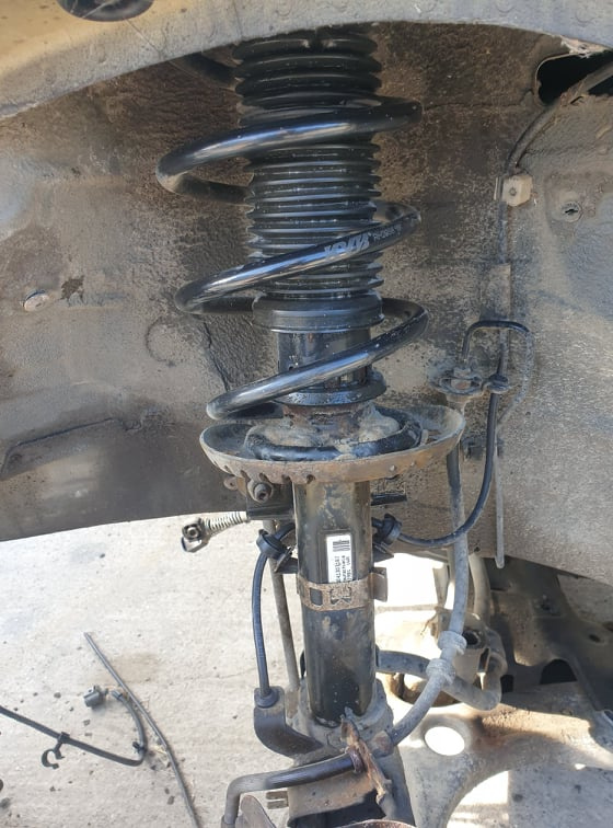 Set amortizoare + arcuri fata VW Fox 1.4 TDI 70cp cod piesa : 6Q0413031BJ