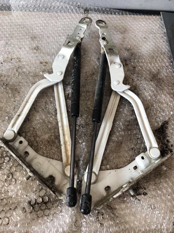 Set balamare cu amortizoare portbagaj renault megane 8200119497