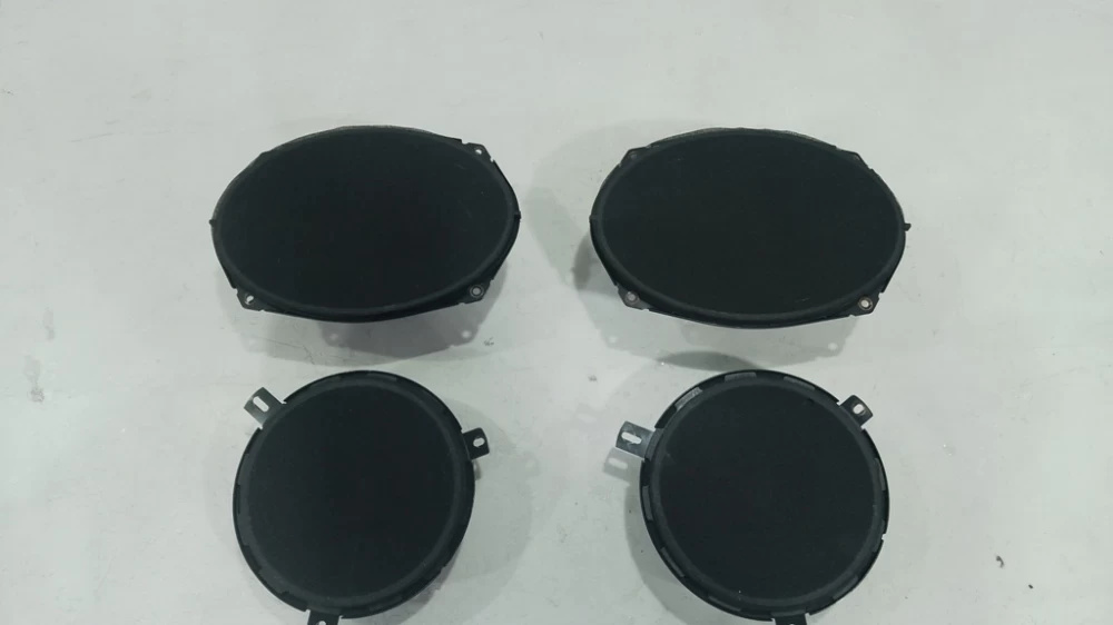Set boxe audio fata + spate Jeep Grand Cherokee An