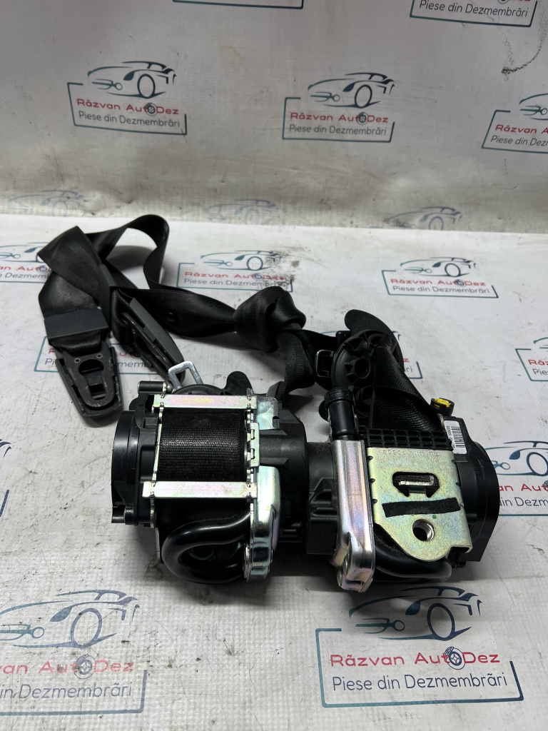 Set Centuri fata cu capsa Audi A4 B9 Berlina 2017, MUFA DUBLĂ / 635372400A / 635372600A