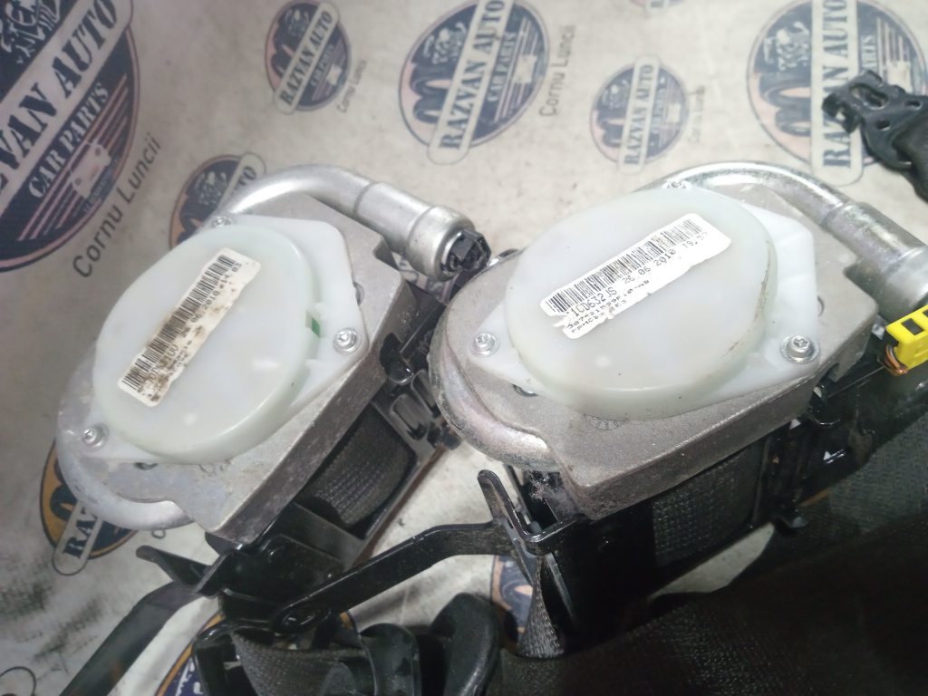 Set Centuri fata cu capsa Opel Insignia A 2010, 26062010