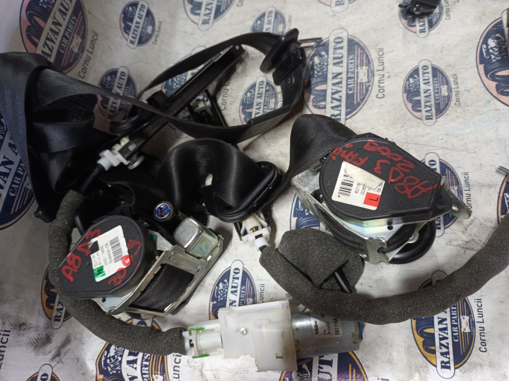 Set centuri fata cu pretensioner și capsa Audi A8 D3 2009, 601836800 / 602044200 / 081116A