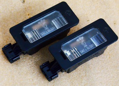 SET DOUA LAMPI LUMINA PORTBAGAJ NUMAR BMW E60 E90 