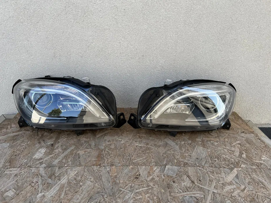 SET Far stanga dreapta Mercedes ML W166 Xenon Adaptiv + LED Original
