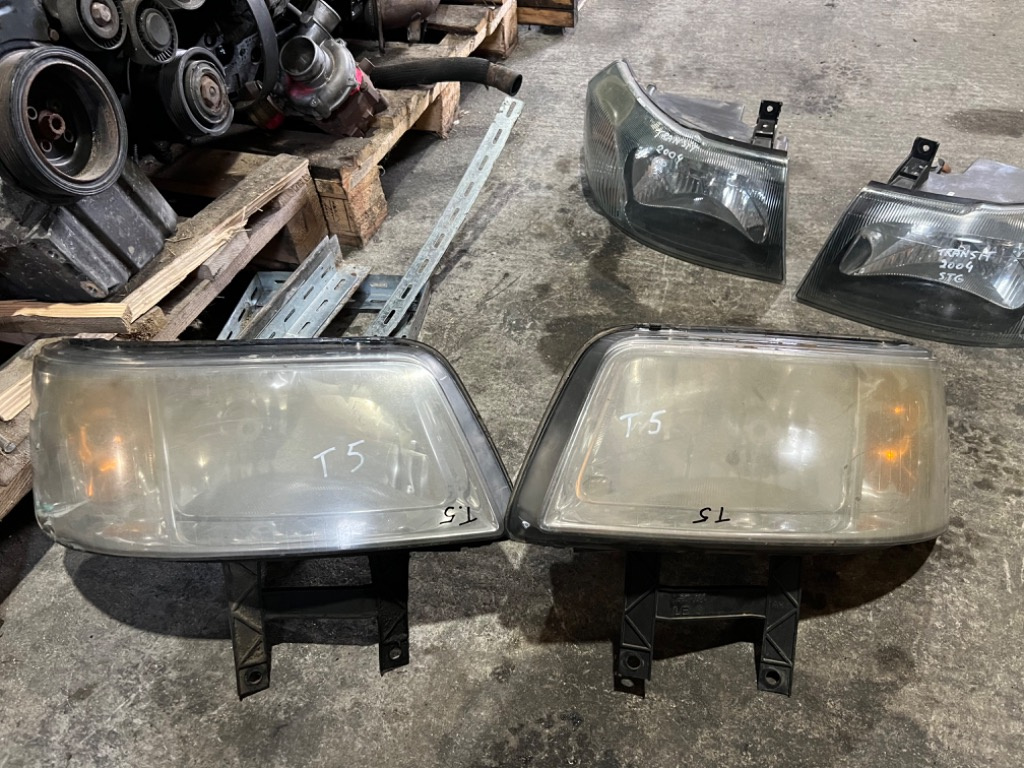 Set Faruri Far stanga Dreapta Stop tripla spate Volkswagen Transporter 5 T5