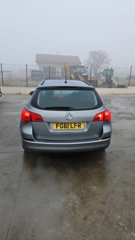 Set faruri Opel Astra J 2011 COMBI 1,7