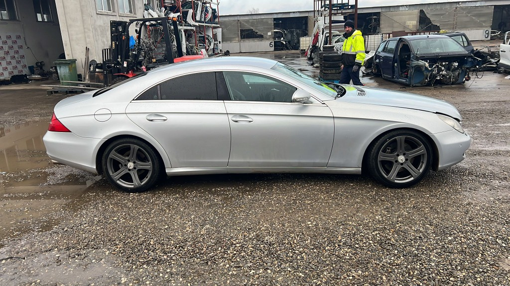 Set fete usi Mercedes CLS W219 2005 HATCHBACK 3500