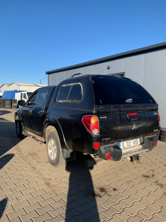 Set fete usi Mitsubishi L200 2012 Pick-u