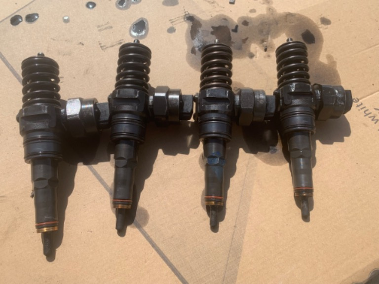 Set injectoare VW Passat B5 / Audi A4 B5/6 1.9 AVB terminație cod 073J