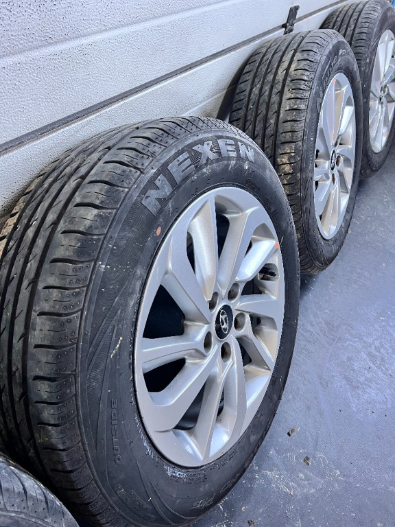 Set jante aliaj cu anvelope Hyundai Tucs