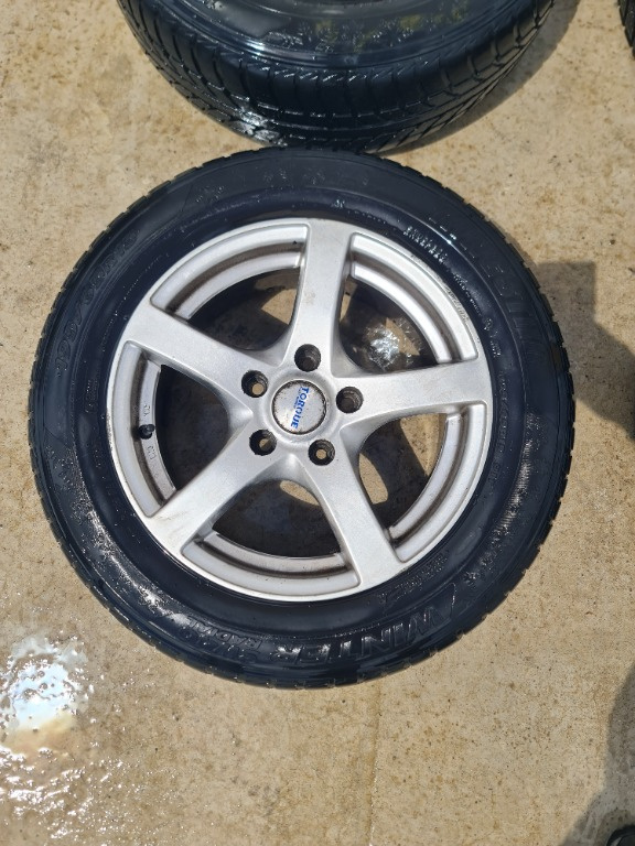 Set Jante aliaj R15  cu anvelope pentru 