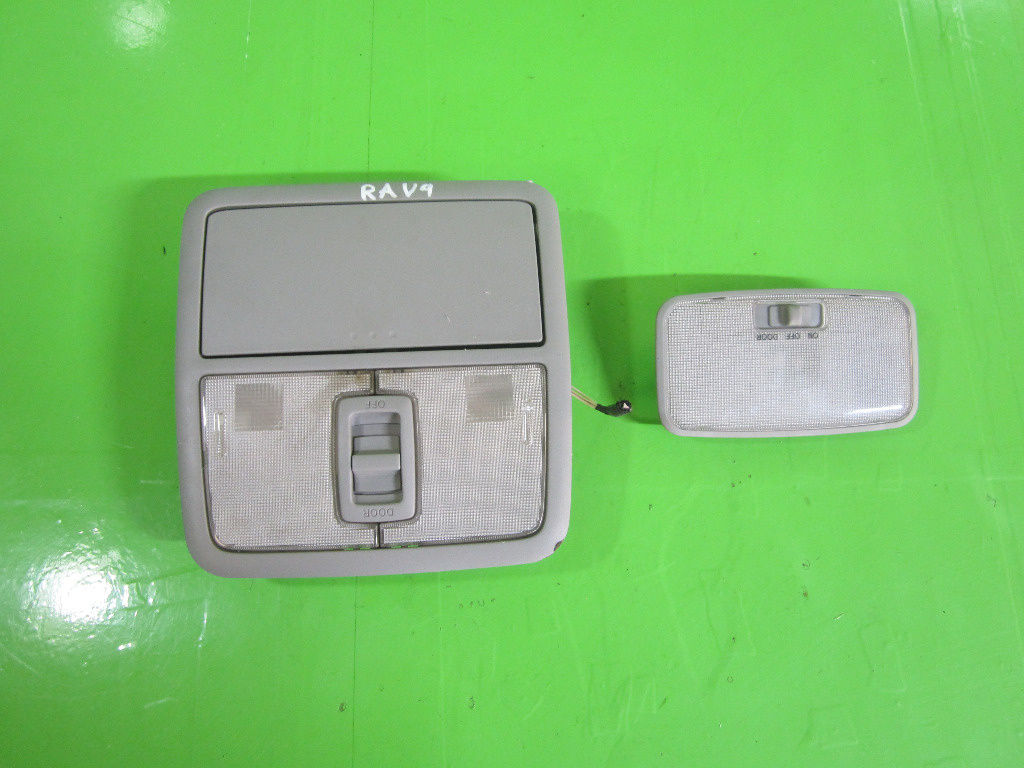 SET PLAFONIERA / ILUMINATOR INTERIOR CU SUPORT OCHELARI TOYOTA RAV 4 4x4 FAB. 2005 - 2010 ⭐⭐⭐⭐⭐
